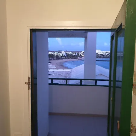 Centre Sea Views Apartment *
